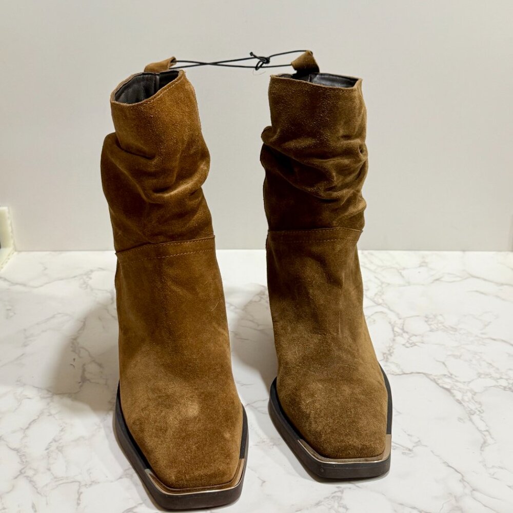 Alma en Pena | Women’s Cowboy/Biker Ankle Boots | Camel Suede | Size 9